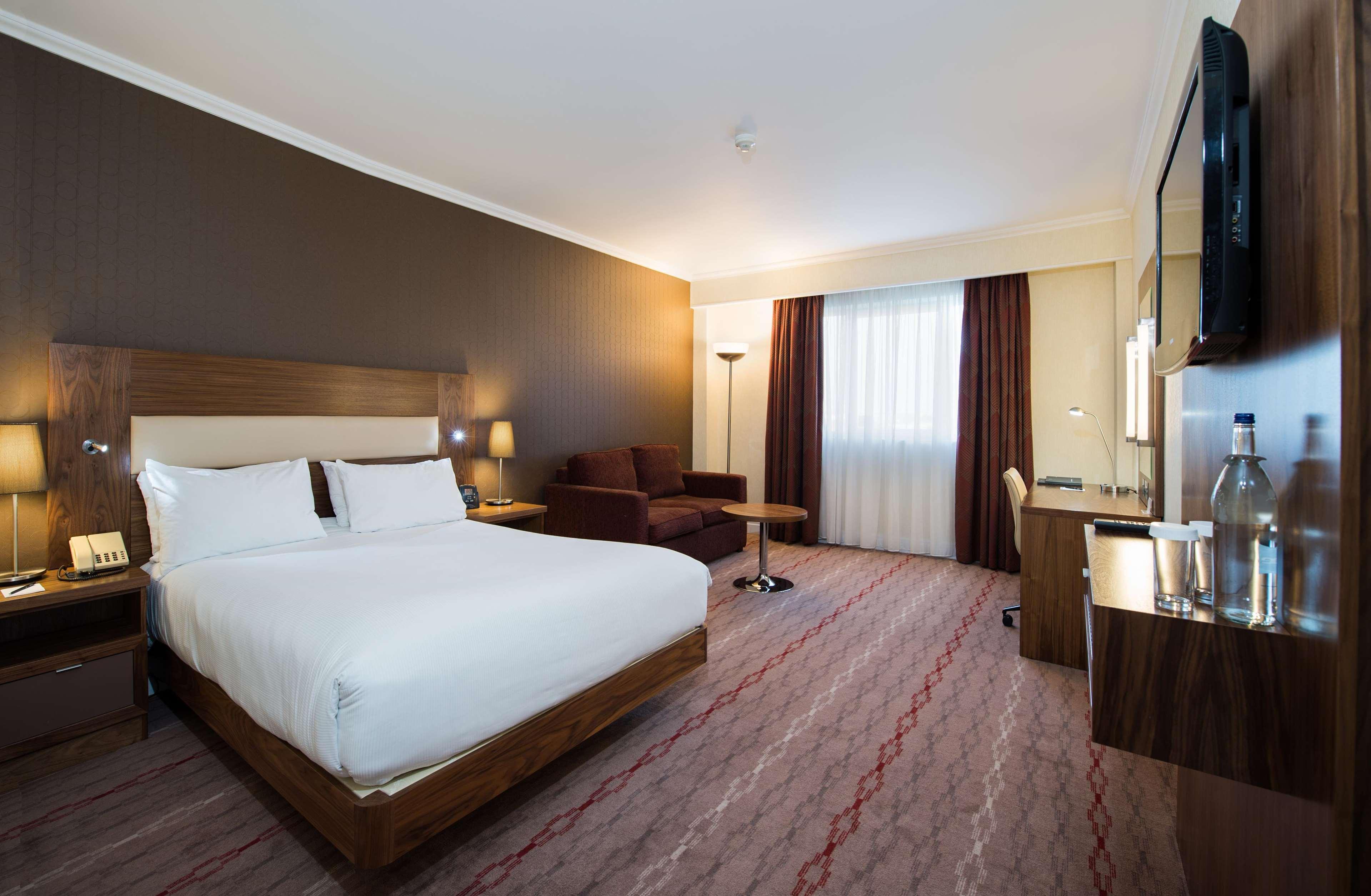 Doubletree By Hilton Dartford Bridge Ξενοδοχείο Εξωτερικό φωτογραφία