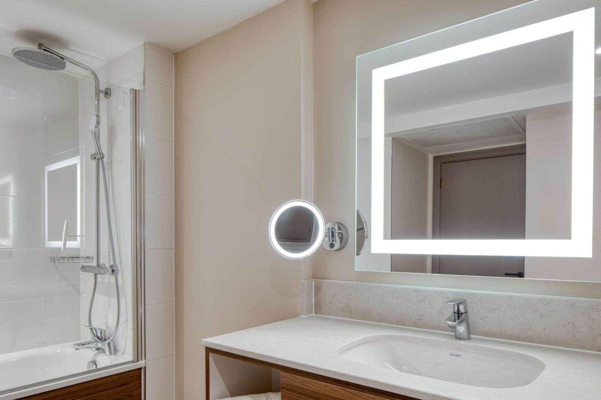 Doubletree By Hilton Dartford Bridge Ξενοδοχείο Εξωτερικό φωτογραφία