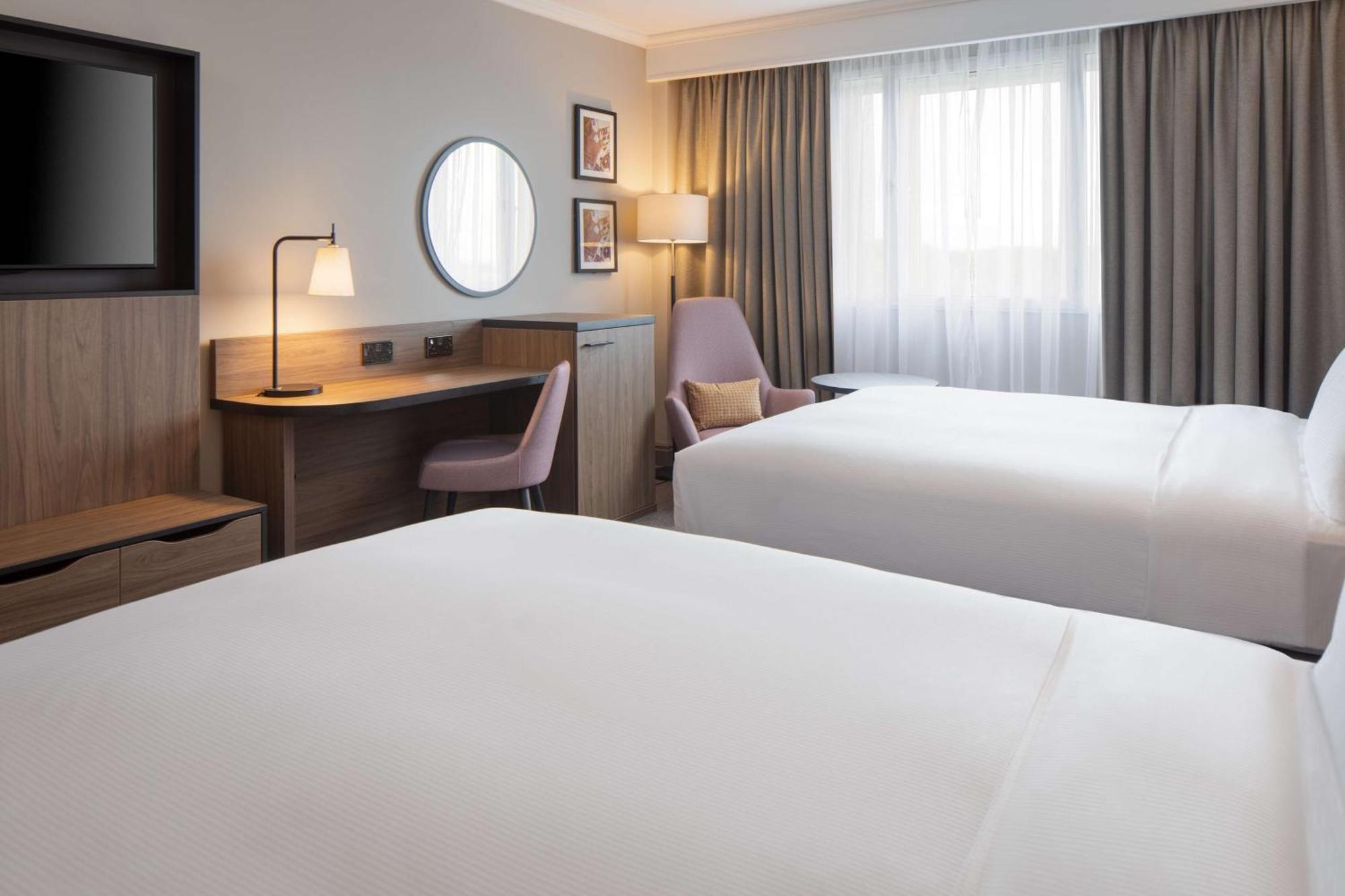 Doubletree By Hilton Dartford Bridge Ξενοδοχείο Εξωτερικό φωτογραφία