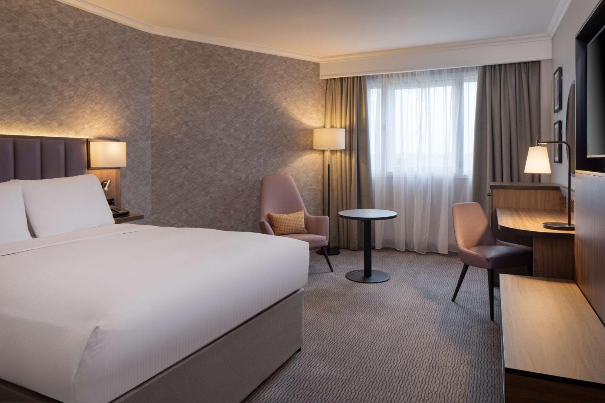 Doubletree By Hilton Dartford Bridge Ξενοδοχείο Εξωτερικό φωτογραφία