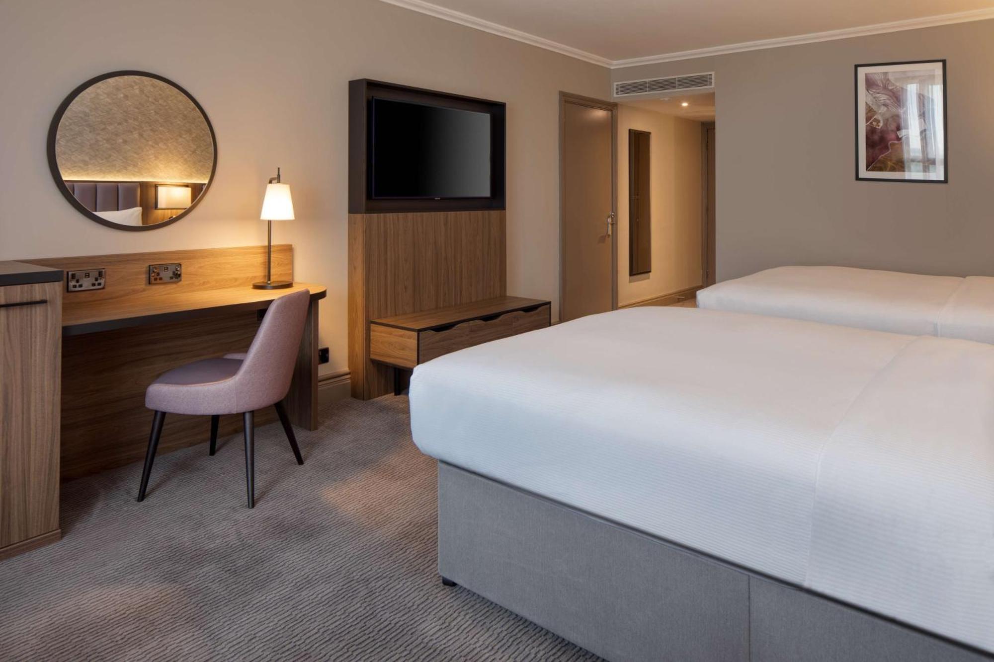 Doubletree By Hilton Dartford Bridge Ξενοδοχείο Εξωτερικό φωτογραφία
