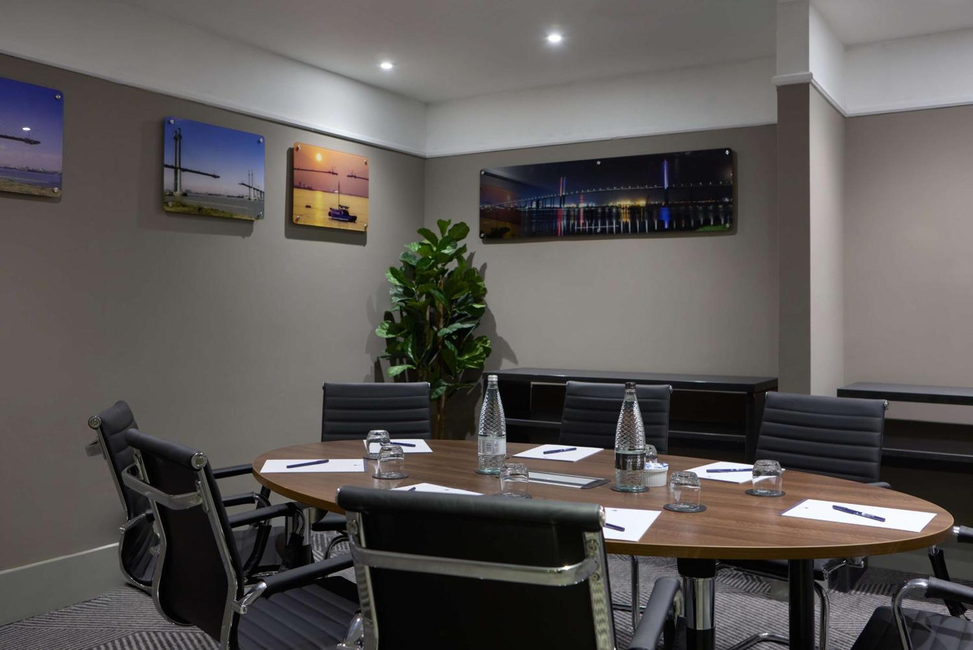 Doubletree By Hilton Dartford Bridge Ξενοδοχείο Εξωτερικό φωτογραφία