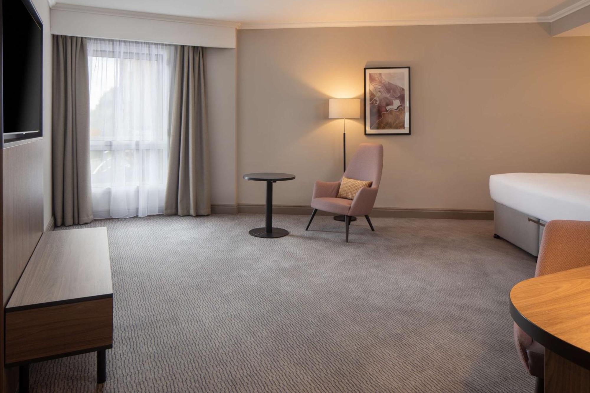 Doubletree By Hilton Dartford Bridge Ξενοδοχείο Εξωτερικό φωτογραφία