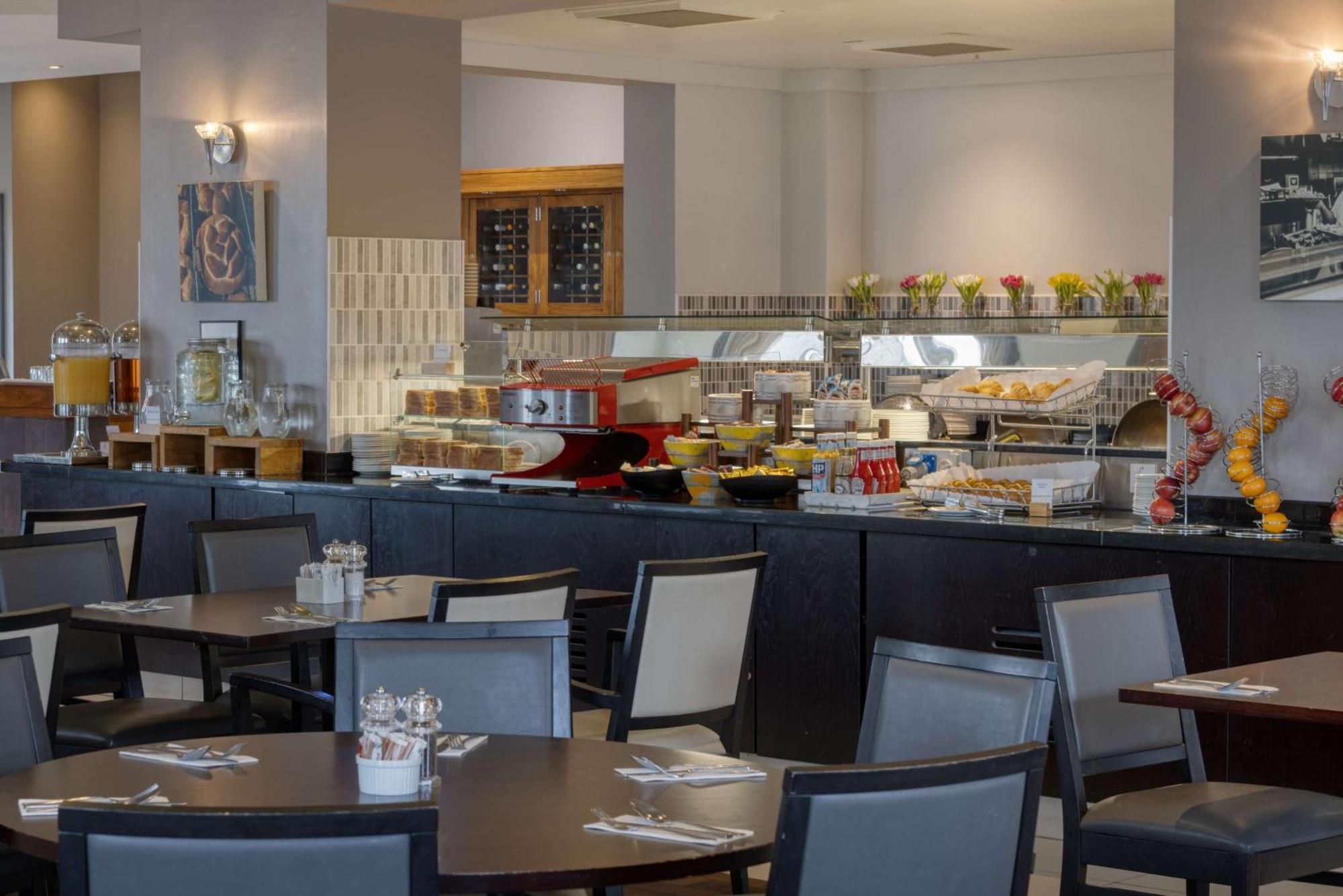 Doubletree By Hilton Dartford Bridge Ξενοδοχείο Εξωτερικό φωτογραφία