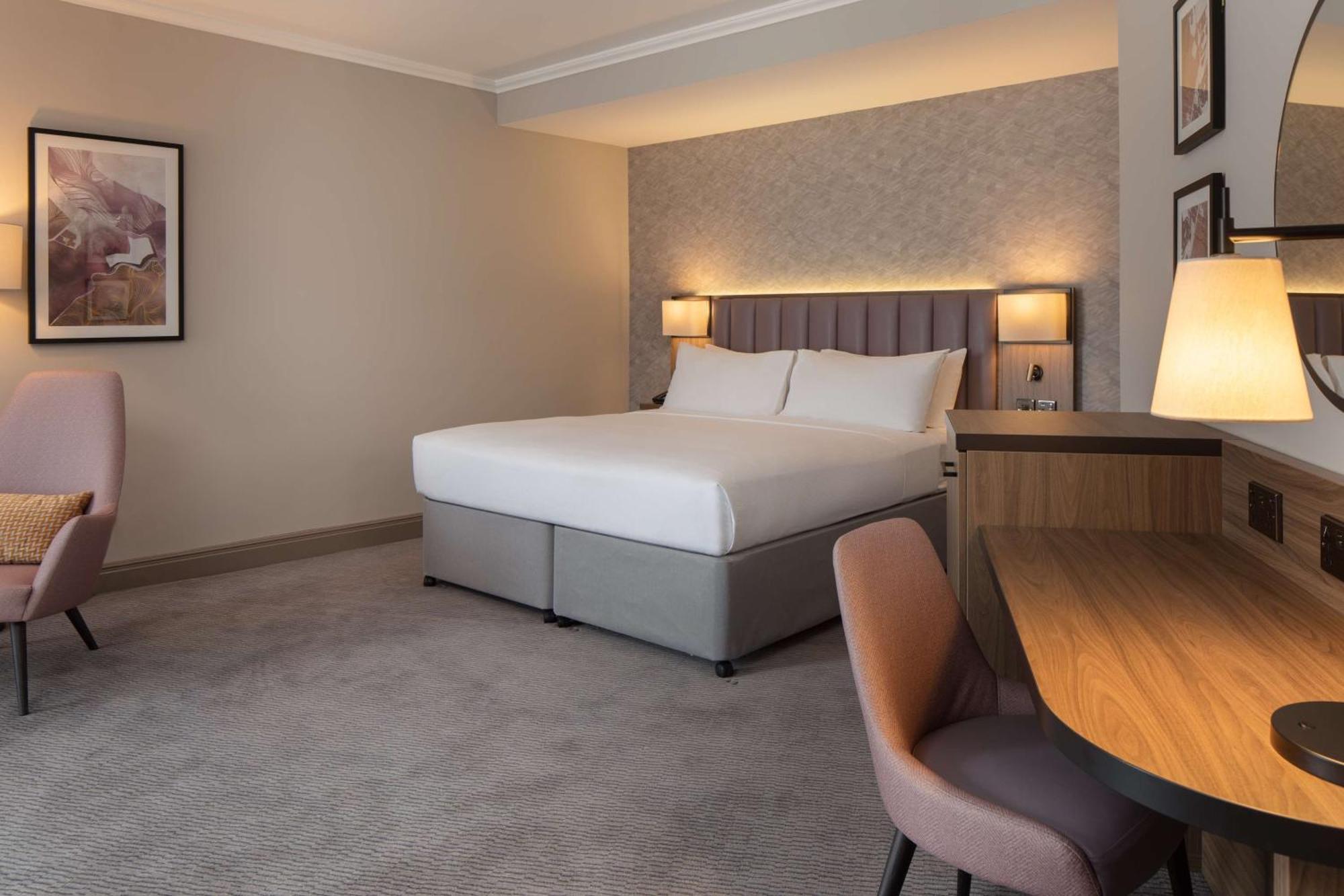 Doubletree By Hilton Dartford Bridge Ξενοδοχείο Εξωτερικό φωτογραφία